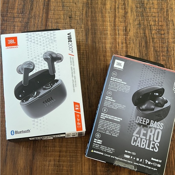 2 Pack - UBL VIBE 200 headphones
